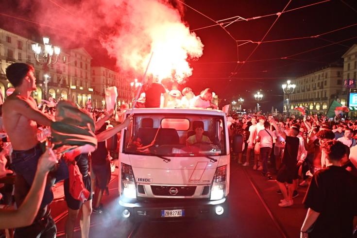 Επεισόδια από Άγγλους οπαδούς και ρατσιστικές επιθέσεις κατά ποδοσφαιριστών αμαύρωσαν τον τελικό του Euro