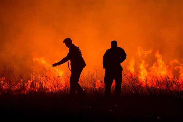 Καταστροφικές πυρκαγιές στο Λίβανο, ένας πυροσβέστης νεκρός