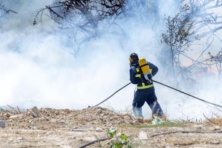 Ενεργοποιήθηκε η Πολιτική Άμυνα στην πυρκαγιά στο Πέρα Πεδί