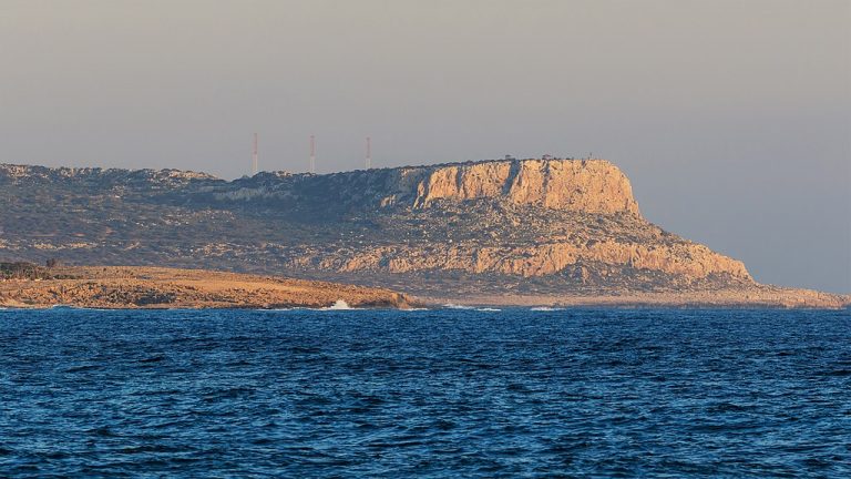 Έρευνες για άτομο που βούτηξε στη θάλασσα από βάρκα στα ανοιχτά του Κάβο Γκρέκο