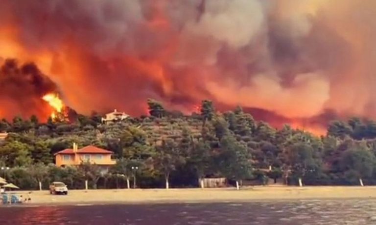 Ελλάδα: Αναζωπυρώσεις, τραυματίες, τηλεφωνική συνομιλία Δένδια με Λαβρόφ, Υπουργικό την Τρίτη