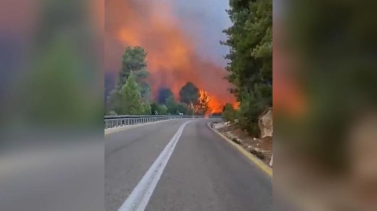 Προληπτική εκκένωση χωριών και τουριστικών εγκαταστάσεων στο Σεν Τροπέ, λόγω πυρκαγιών