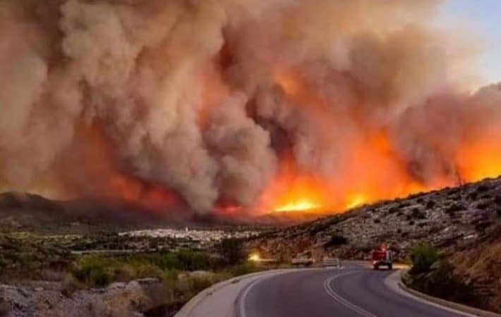 Φωτιές: Πάνω από 650.000 στρέμματα οι καμένες εκτάσεις σε Εύβοια, Αττική και Λακωνία έως το μεσημέρι της Κυριακής