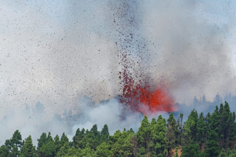 Λα Πάλμα: Οικονομικό πακέτο ύψους 206,9 εκατομμυρίων ευρώ για την ανασυγκρότηση του νησιού εξαιτίας της ηφαιστειακής έκρηξης