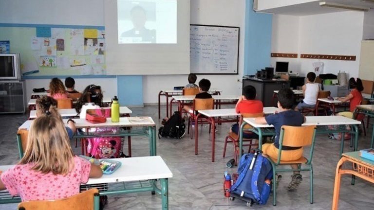 Χωρίς τη σκιά της πανδημίας το πρώτο κουδούνι στα Δημοτικά Σχολεία, όλα θα κυλήσουν ομαλά λέει ο Υπουργός Παιδείας