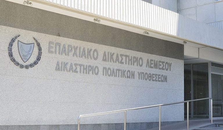 Εκκενώθηκε λόγω καπνών το επαρχιακό δικαστήριο Λεμεσού