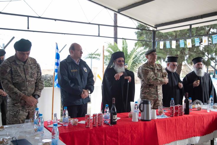 Δίπλα στους στρατιώτες της πράσινης γραμμής η Αρχιεπισκοπή Κύπρου