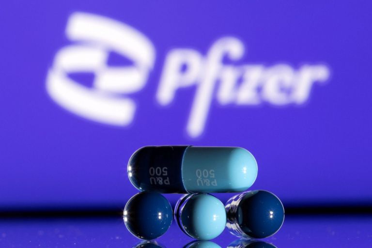 Η FDA ενέκρινε το αντιιικό χάπι Paxlovid της εταιρείας Pfizer για χρήση στο σπίτι