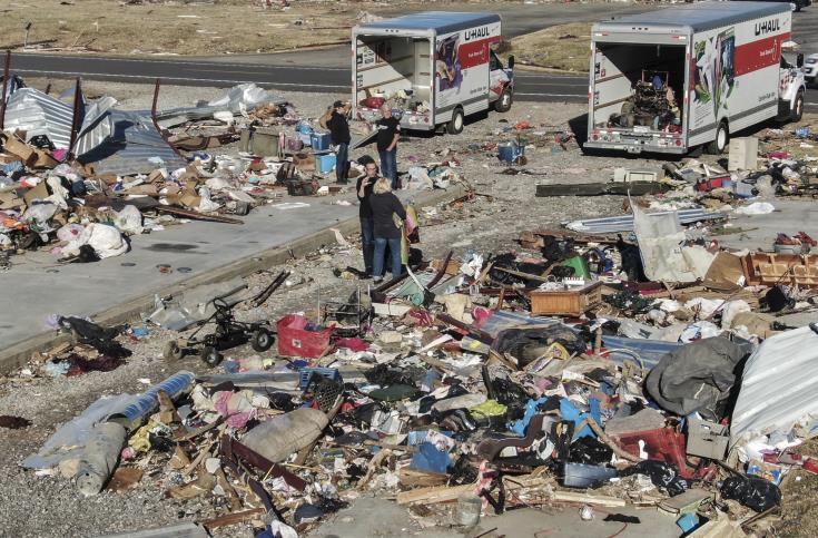 Στους 74 οι νεκροί από τους ανεμοστρόβιλους στο Κεντάκι, αγνοούνται 109, απεγκλωβίστηκε ο Τζεμάριον μετά από 7 ώρες