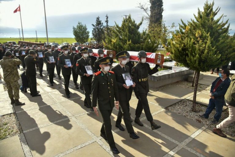 Κηδεύτηκαν τα οστά 11 παιδιών που σκοτώθηκαν στις σφαγές στη Μαράθα και το Σανταλάρη