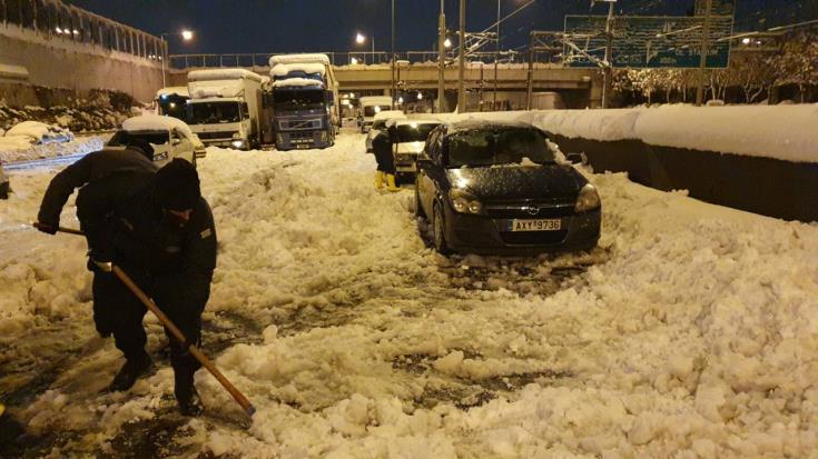 Συνεχίζεται η αντιπαράθεση κυβέρνησης και Αττικής Οδού για τον εγκλωβισμό χιλιάδων οδηγών