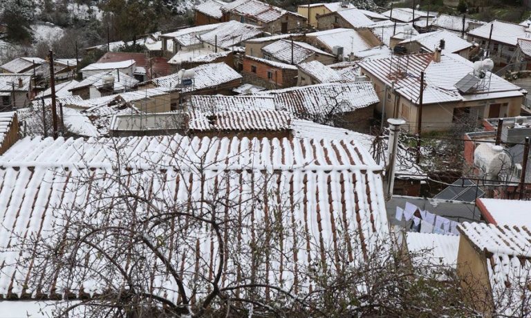 Πυκνή χιονόπτωση σε Παναγιά και Στατό – Άγιο Φώτιο