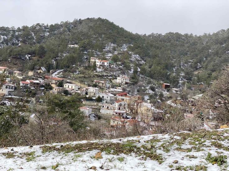 Χιόνια και ιδιαίτερα χαμηλές θερμοκρασίες σε Βαβατσινιά και ορεινή Λάρνακα