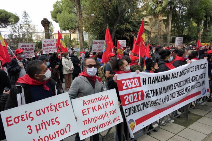 Διαμαρτυρία ξενοδοχοϋπαλλήλων της ΣΥΞΚΑ-ΠΕΟ έξω από Υπουργείο Εργασίας για ανεργιακό και καταβολή επιδομάτων