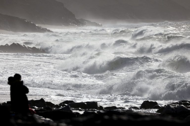 Επέκταση κόκκινης προειδοποίησης για την Καταιγίδα Γιούνις στη Βρετανία