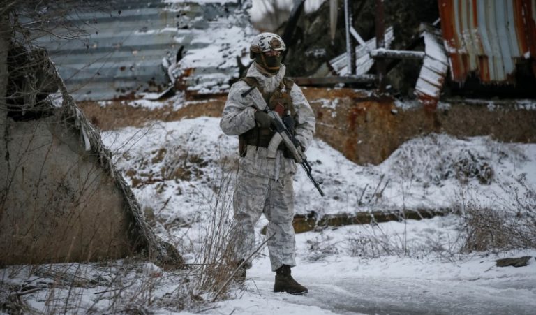 Δεν έχει πρόθεση να επιτεθεί σε αυτονομιστές, λέει η Ουκρανία, καθώς συγκρούσεις συνεχίζονται στα ανατολικά