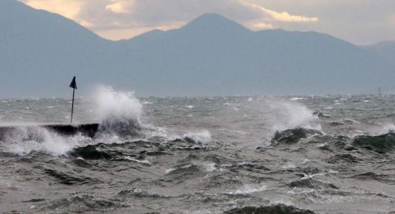 Ισχυροί άνεμοι και βροχές το σκηνικό του καιρού, υπό τη σκιά του συστήματος «Φίλιππος»