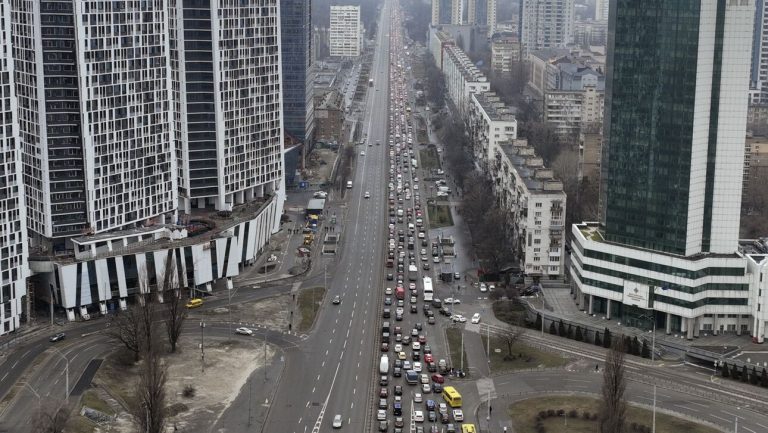 Συνεχίζεται κανονικά η ηλεκτροδότηση, η υδροδότηση και η θέρμανση στο Κίεβο, σύμφωνα με τον αντιδήμαρχο