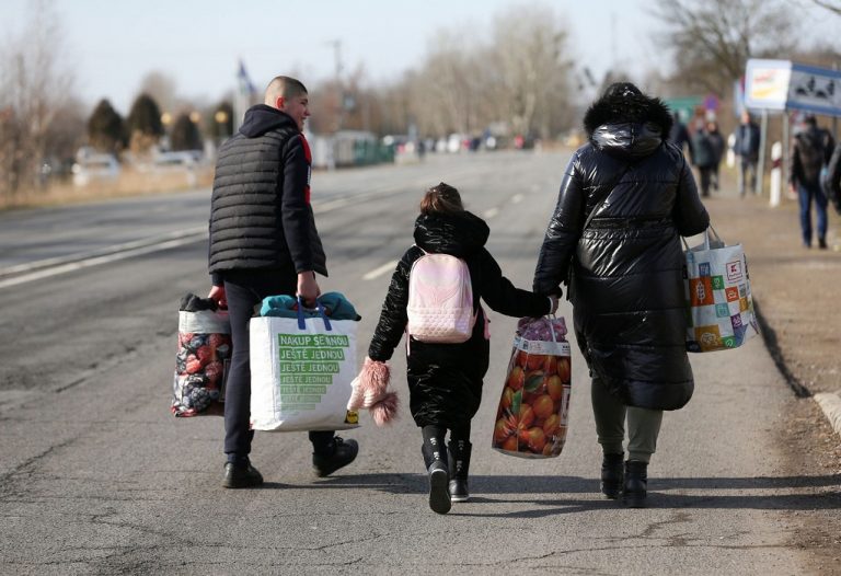 Εκκενώθηκαν 145 άμαχοι και στρατεύματα από τη Μαριούπολη, λένε οι αυτονομιστές