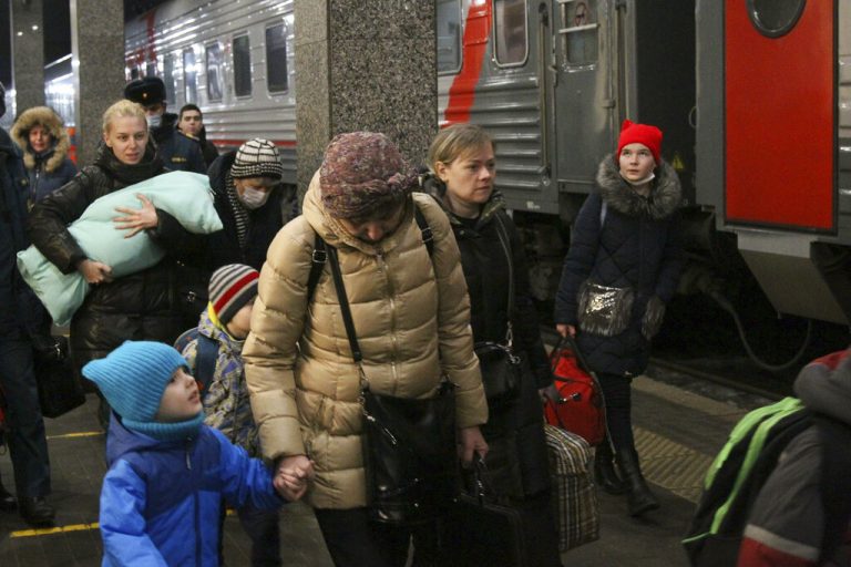 Οι Ουκρανοί πρόσφυγες ίσως φθάσουν ακόμη και τα 10 εκατομμύρια, εκτιμά ο ΟΗΕ