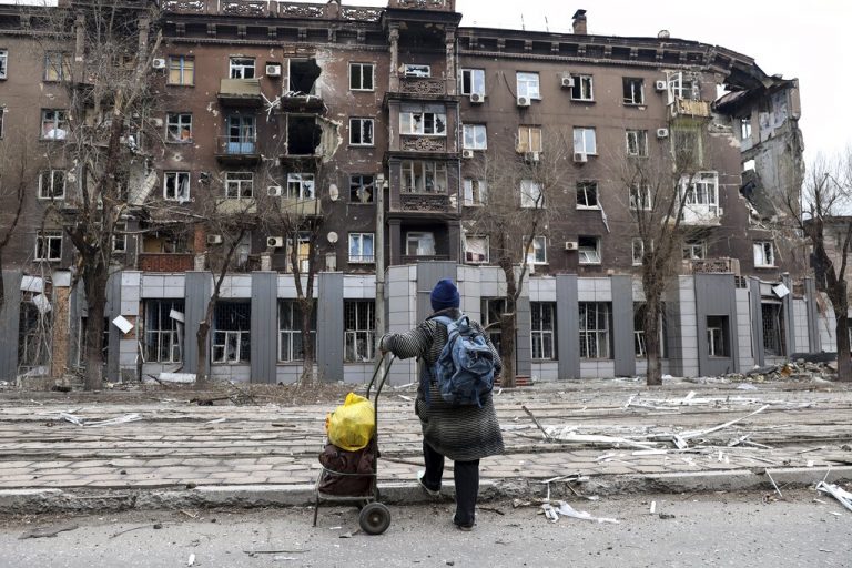 Για δύο μέτρα και δύο σταθμά επικρίνει τη Δύση η Διεθνής Αμνηστία