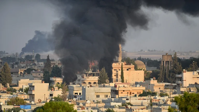 Αυτοσυγκράτηση και αποκλιμάκωση στη βόρεια Συρία και το Ιράκ ζητά η Κομισιόν σχολιάζοντας τη τουρκική επιχείρηση