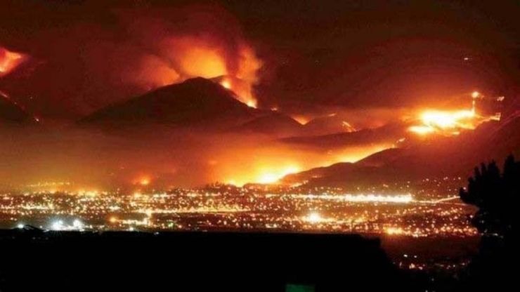 Ραγδαία εξάπλωση πυρκαγιάς στη βόρεια Καλιφόρνια αναγκάζει τους κατοίκους να εκκενώσουν την περιοχή