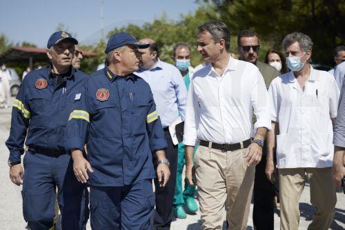 Επίσκεψη Μητσοτάκη στις περιοχές που επλήγησαν από την πυρκαγιά στην Πεντέλη