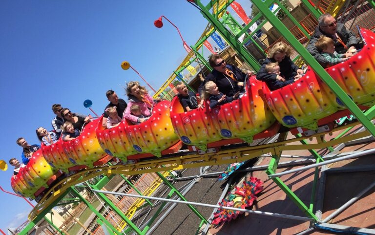 Βρετανία: Βλάβη στα βαγόνια του «Rocket Coaster», στο Southport Pleasureland – Για 90′ 19 άτομα παρέμειναν κρεμασμένα σε ύψος 6m