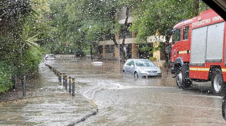 Τριάντα κλήσεις δέχτηκε η πυροσβεστική υπηρεσία από τα έντονα καιρικά φαινόμενα στην Πάφο