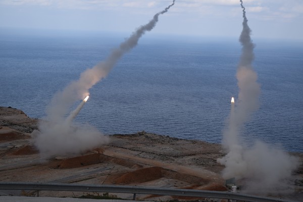 Η Βόρεια Κορέα προχώρησε σε 100 βολές πυροβολικού σε θαλάσσια παραμεθόρια περιοχή, αντιδρά η Σεούλ