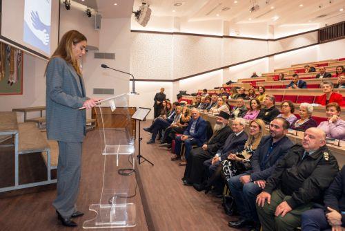 Aναγκαία η συνεργασία εθελοντικών οργανώσεων με τοπικούς φορείς και κράτος, είπε η Υφυπουργός Κοινωνικής Πρόνοιας