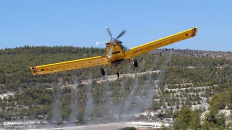 Αεροψεκασμοί σε πευκόφυτες περιοχές για καταπολέμηση της πιτυοκάμπης από το Τμήμα Δασών