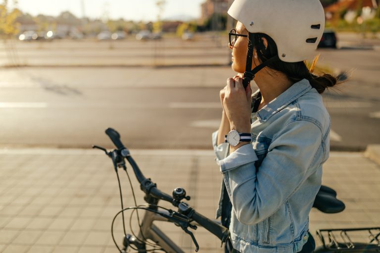 Εγκρίθηκε ο τύπος και καθίσταται υποχρεωτικό από Φεβρουάριο το κράνος για ποδηλάτες