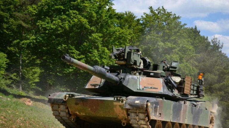 Έφθασαν 31 άρματα M1 Abrams των ΗΠΑ στη Γερμανία για να εκπαιδευτούν Ουκρανοί