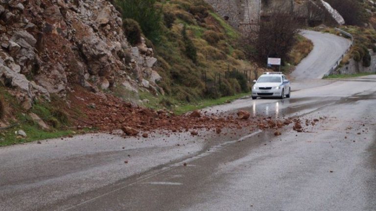 Κατολισθήσεις πετρών στο αυτοκινητόδρομο Λεμεσού–Πάφου