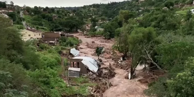 Θύματα άφησαν πίσω τους οι βροχοπτώσεις στη Νότια Αφρική