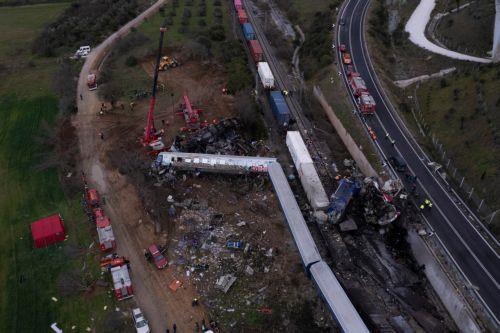 Στα Τέμπη μεταβαίνουν Μητσοτάκης και Σακελλαροπούλου