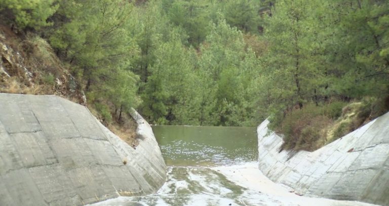 Υπερχείλισε το φράγμα του Πωμού