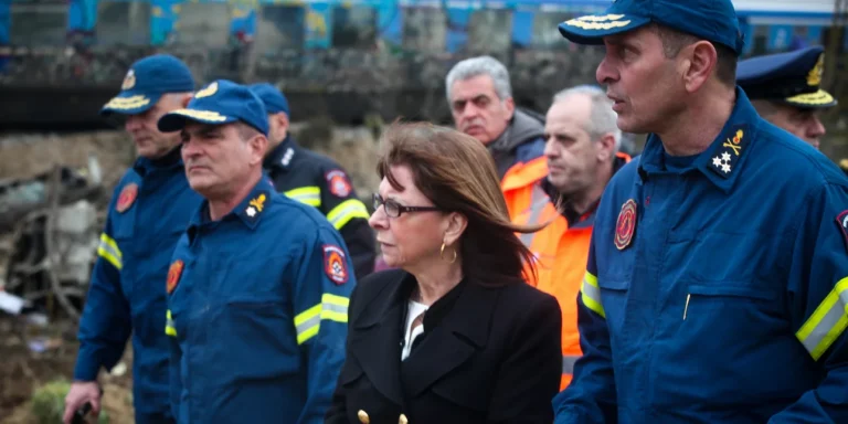 Αδιανόητη τραγωδία, είπε η Σακελλαροπούλου για το δυστύχημα στα Τέμπη