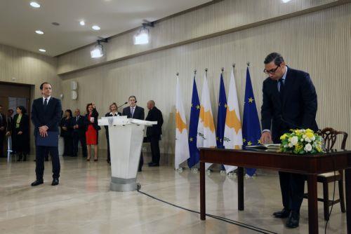 Με μηνύματα για Κυπριακό και ΕΕ από τον Κ. Κόμπο η τελετή παράδοσης – παραλαβής στο ΥΠΕΞ