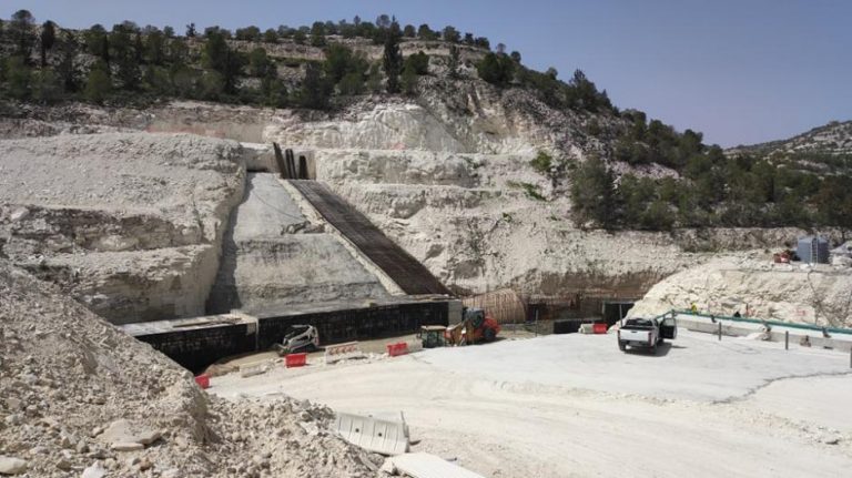 Σημαντικά τα δύο αντιπλημμυρικά φράγματα που ολοκληρώνονται τον Ιανουάριο 2024, λέει ο Δήμαρχος Αραδίππου