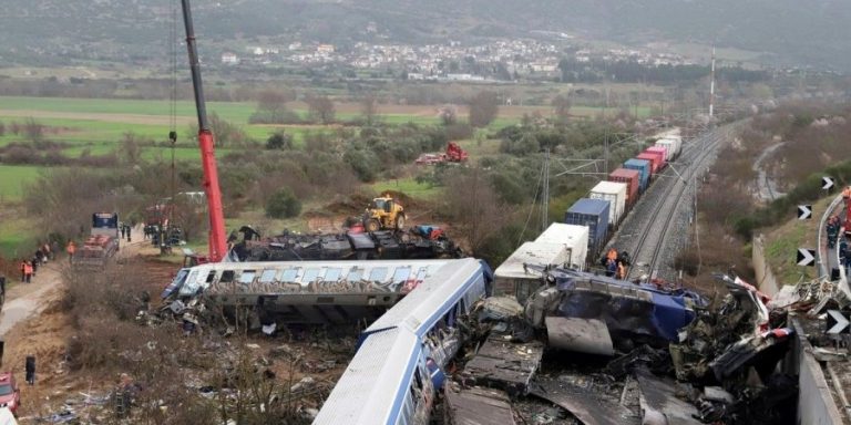 Στη τελευταία τους κατοικία οδηγήθηκαν οι δύο Κύπριοι φοιτητές που χάθηκαν στα Τέμπη