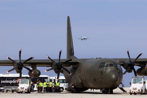 Οι Βρετανοί μετέφεραν 301 πολίτες από το Σουδάν στη Λάρνακα