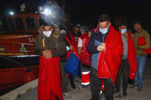 Ανατροπή πλοίου στην Σουμάτρα, 11 νεκροί και ένας αγνοούμενος