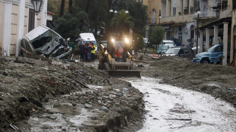 Στην Ιταλία 36 000 άνθρωποι εγκατέλειψαν τα σπίτια τους από το κύμα κακοκαιρίας