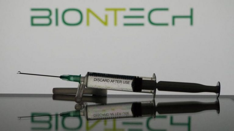 Αρχίζει η δίκη της BioNTech για φερόμενες παρενέργειες του εμβολίου COVID