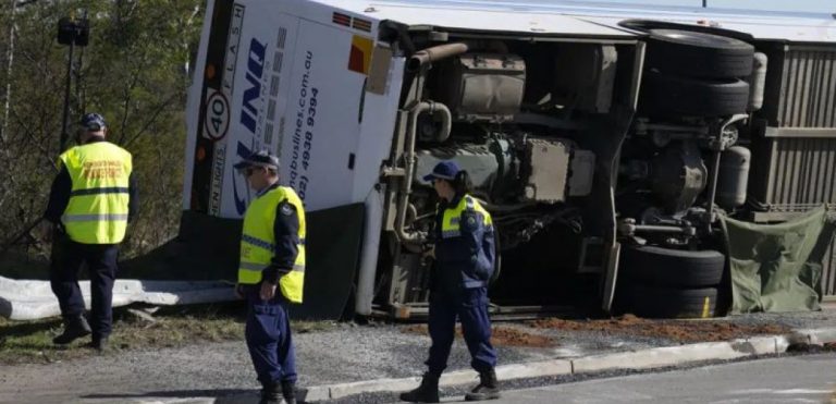 Λεωφορείο ανατράπηκε στην Αυστραλία με απολογισμό 10 νεκρούς και 11 τραυματίες