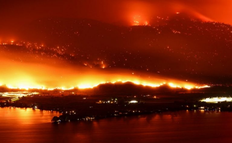 Εκκενώνεται πόλη στη Βρετανική Κολομβία λόγω μεγάλης δασικής πυρκαγιάς