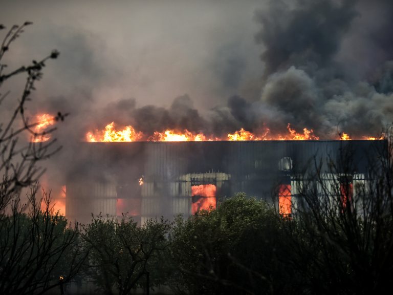 Δύο νεκροί από τις πυρκαγιές στη Μαγνησία, μάχη σε Ρόδο, Φθιώτιδα, Κάρυστο